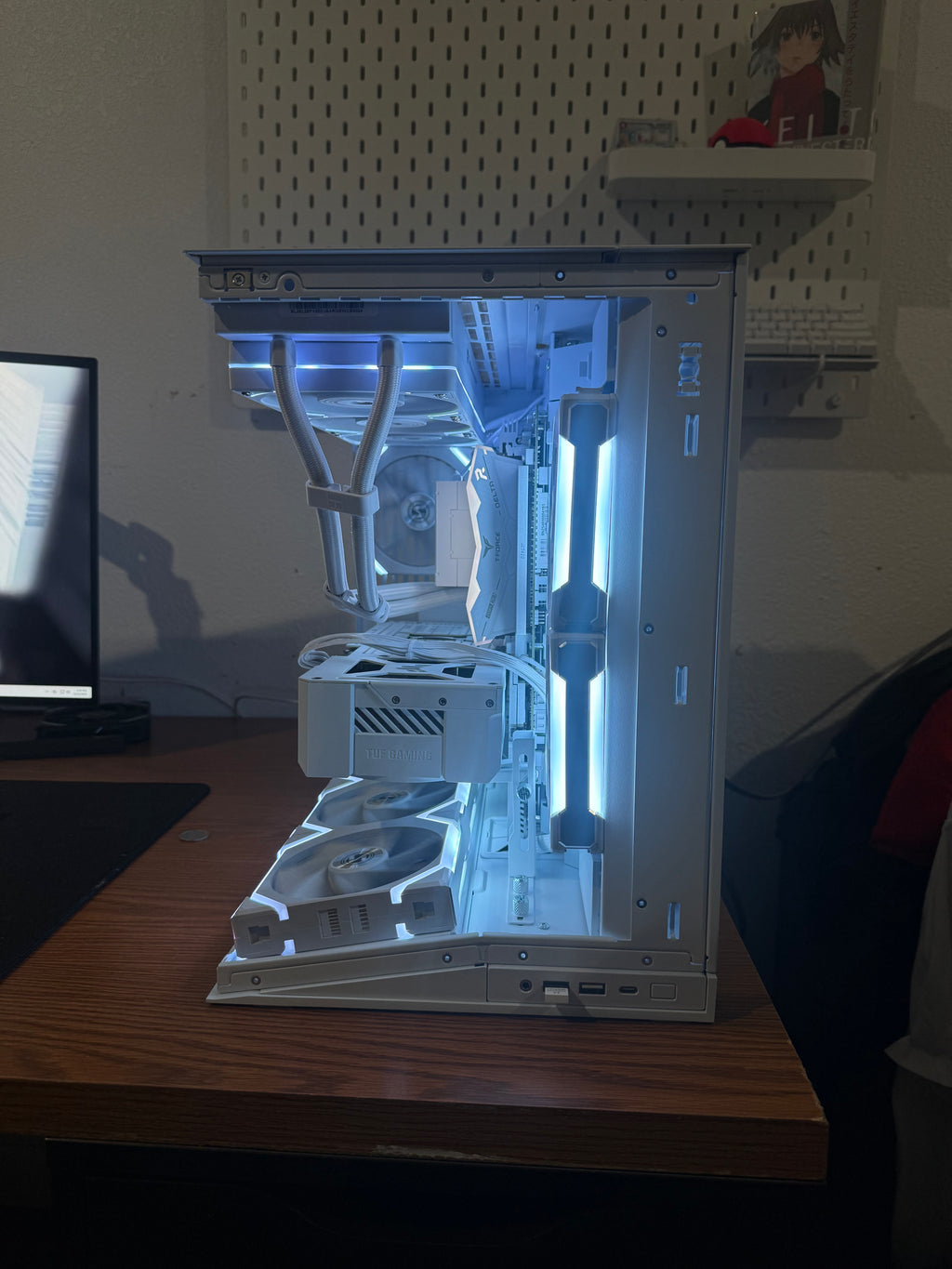 White RTX 5070 Ti Gaming PC | Ryzen 7 7800X3D | 32GB DDR5 | 2TB SSD
