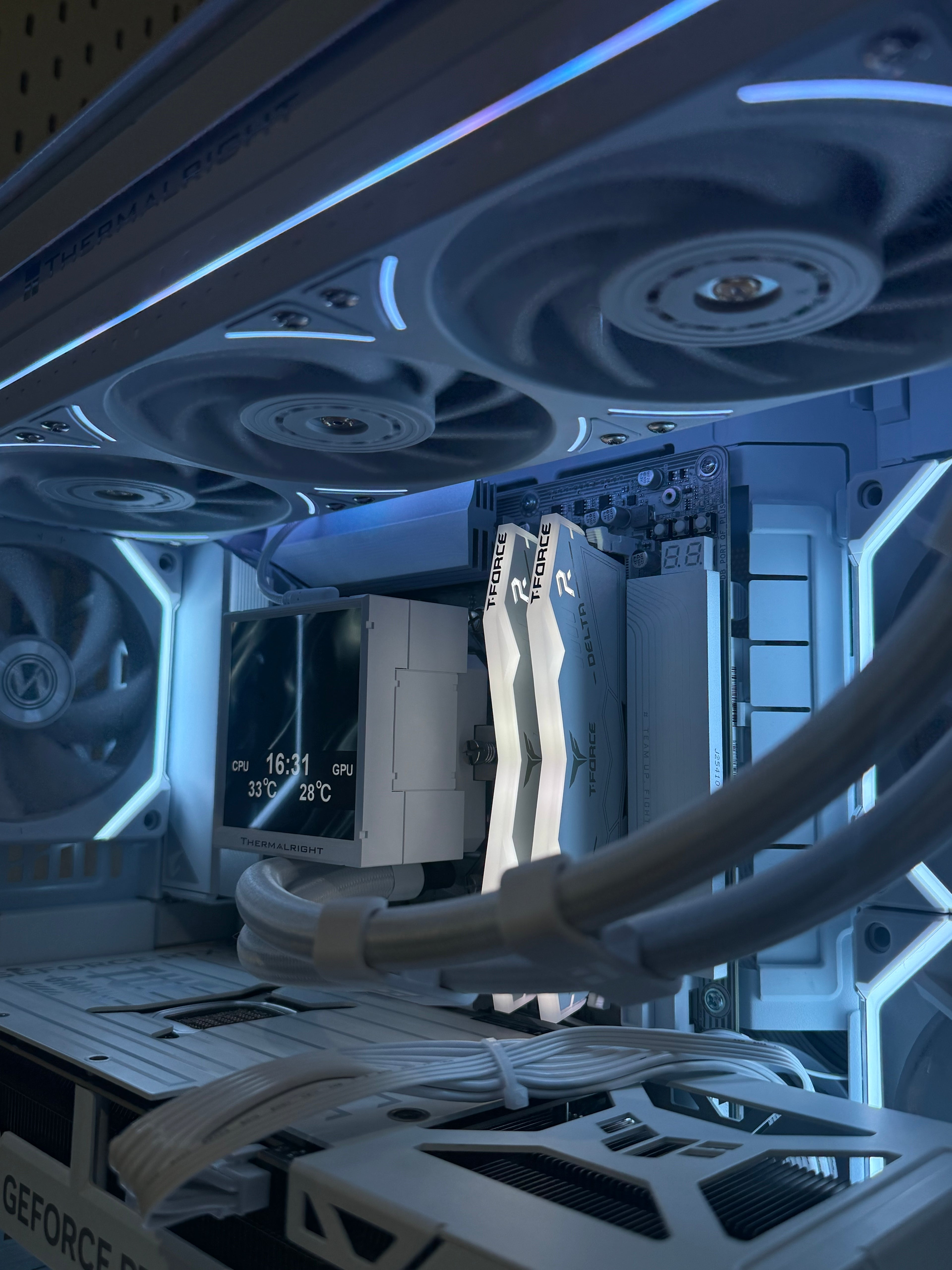 White RTX 5070 Ti Gaming PC | Ryzen 7 7800X3D | 32GB DDR5 | 2TB SSD